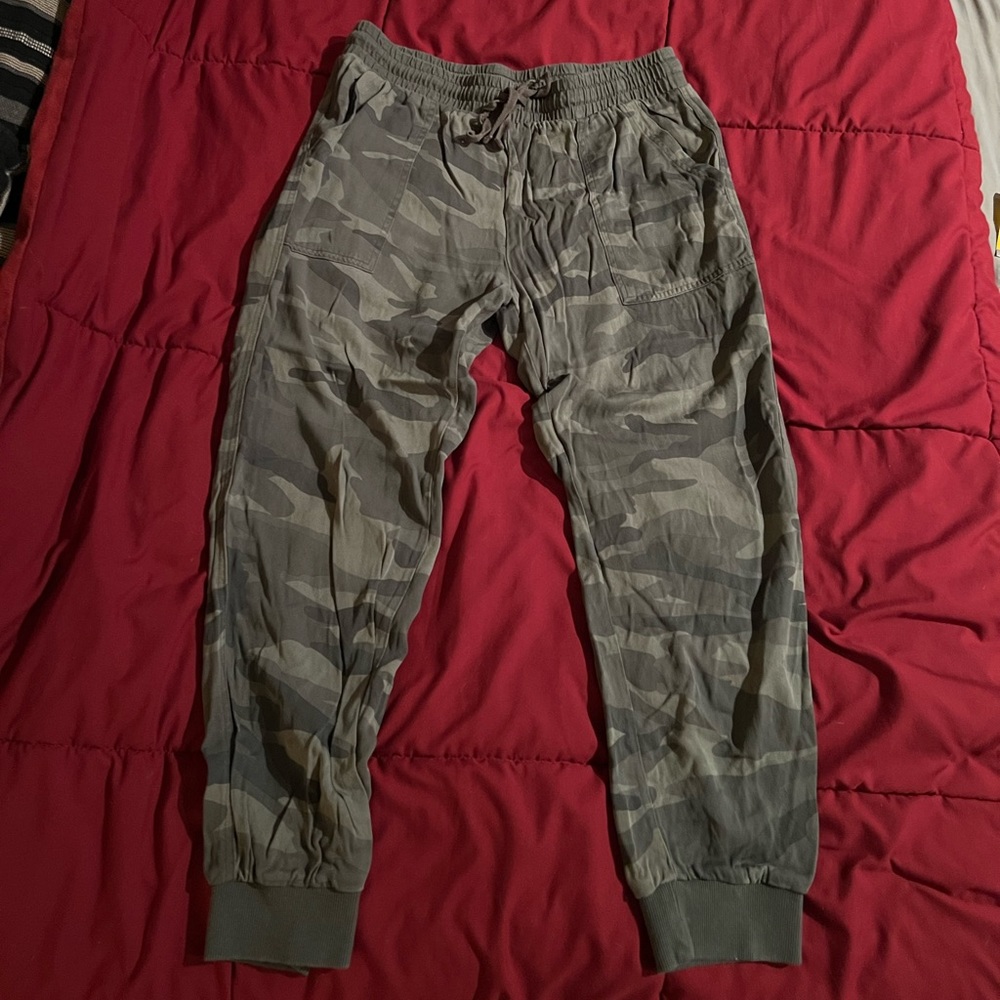 Splendid Camo Jogger Large